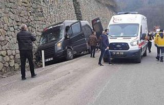 Sürücü kalp krizi geçirdi, minibüs duvara çarptı:...