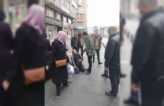 Sürünme numarasıyla dilenen şahıs zabıtadan...