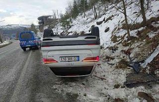 Takla atan otomobilden yara almadan çıktı
