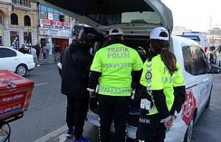 Taksim’de kurallara uymayan sürücülere ceza yağdı