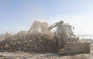 Talas kırsalında tehlikeli yapılar yıkılıyor