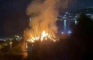 Tarihi konak alevlere teslim oldu