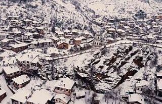 Tarihi Osmanlı kasabası Göynük, beyaz örtüyle...