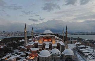 Tarihi yarımada gelinliğini giydi