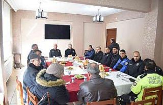 Tarsus Emniyet Müdürü Ebubekir Fil muhtarlarla...