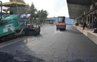 Tarsus Hal Kompleksindeki yol çalışmaları bitme...