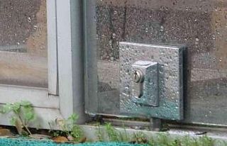 Tartışan sevgilileri ayırmak isterken canından...