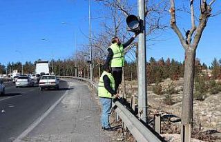 Tehlikeli virajlara flaşörlü önlem