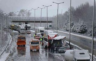 TEM’de 13 araçlı zincirleme kaza: 2 yaralı