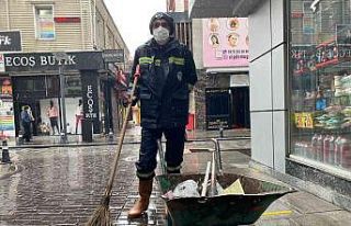 Temizlik görevlisi 4 çocuğun geleceğine destek...