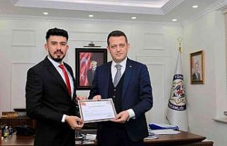 Tesadüfen girdiği eczanede cezai firarisini tek...