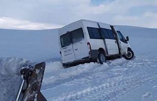 Tipide mahsur kalan araçlar kurtarıldı