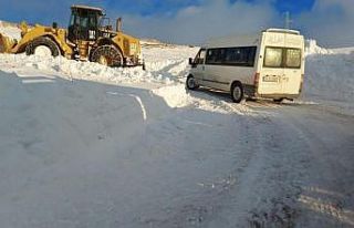 Tipide mahsur kalan öğrenci ve vatandaşlar, 5 saatlik...