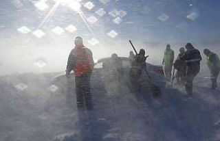 Tipide mahsur kalan vatandaşların yardımına jandarma...