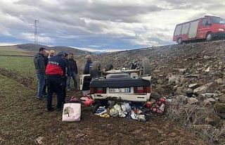 Tokat’ta otomobil şarampole devrildi: 2 yaralı