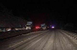 Tokat’ta yol ulaşıma kapatıldı, bir çok araç...
