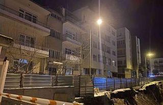 Toprak kayması iki apartmanı boşalttırdı