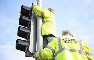 Trafik yoğunluğu yaşanan bölgeye akıllı kavşak...