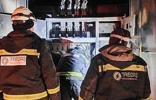 Trafo patladı, mahalle karanlığa gömüldü