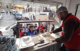 Türk Kızılay Manisa Şubesinden pilav hayrı