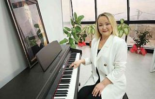 Türk öğrencileri piyano festivaline Özbek öğretmen...