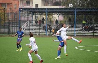 Turkcell Kadın Futbol Süper Ligi: Adana İdman Yurdu:...