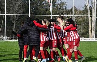 Turkcell Kadın Futbol Süper Ligi: Sivasspor: 2 -...