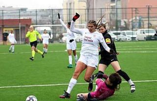 Turkcell Kadın Futbol Süper Ligi: YABPA: 0 - Galatasaray:...