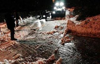 Türkeli’de kar küreme ve tuzlama çalışmaları