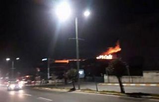 Tuzla’da mobilya fabrikası alev alev yandı