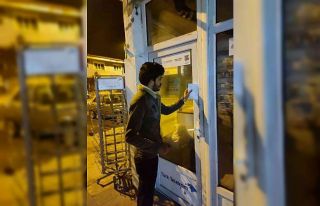Ülkü Ocakları, esnafa siftah parası dağıttı