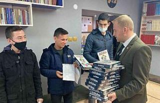 Ülkü Ocakları’ndan öğrencilere karne hediyesi
