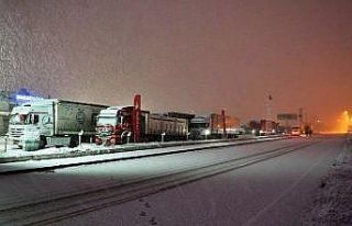 Uluslararası yolda ulaşıma kar engeli