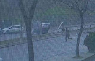 Ümraniye’de kaygan zeminde ağaç ve direğe çarpıp...