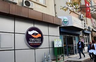 Umuteli yüz çocuğun yüzünü giydirdi