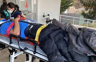 Üniversite öğrencilerini taşıyan midibüs devrildi:...