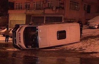 Üsküdar’da karda kontrolünü kaybeden servis...