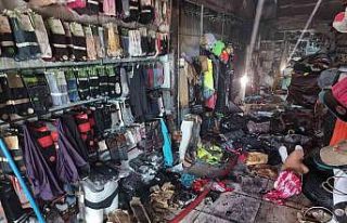 Üst katta yapılan kaynak mağazayı kül ediyordu