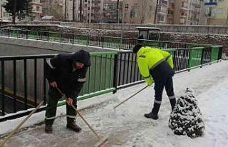 Üstgeçitler ve yaya yolları açık