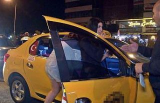 Uygulamaya takılan taksideki genç kız ile polisin...