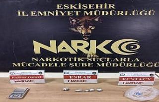 Uyuşturucu satıcılarına yönelik operasyonda 1...