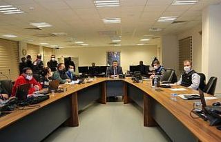 Vali Ali Çelik, kriz merkezini ziyaret etti