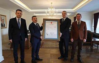 Vali Atay, Hükümet konağının tapusunu aldı