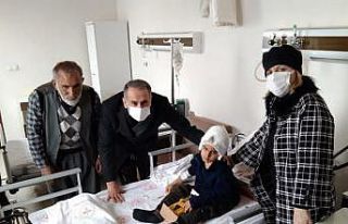 Vali Çuhadar, köpek saldırısına uğrayan çocuğu...