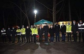 Vali Karadeniz görevi başındaki çalışanları...