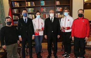 Vali Toraman başarılı boksörlerle bir araya geldi