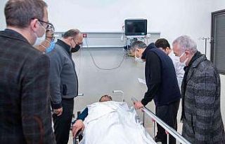 Vali Yerlikaya Çatalca’daki kazada yaralanan polisleri...