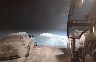 Van Büyükşehir Belediyesi mahsur kalan vatandaşların...