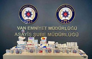 Van’da kaçak ilaç ve 100 bin TL ele geçirildi