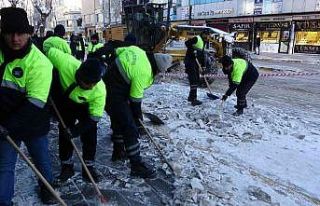 Van’da kar yağışı sonrası ekiplerin yoğun...